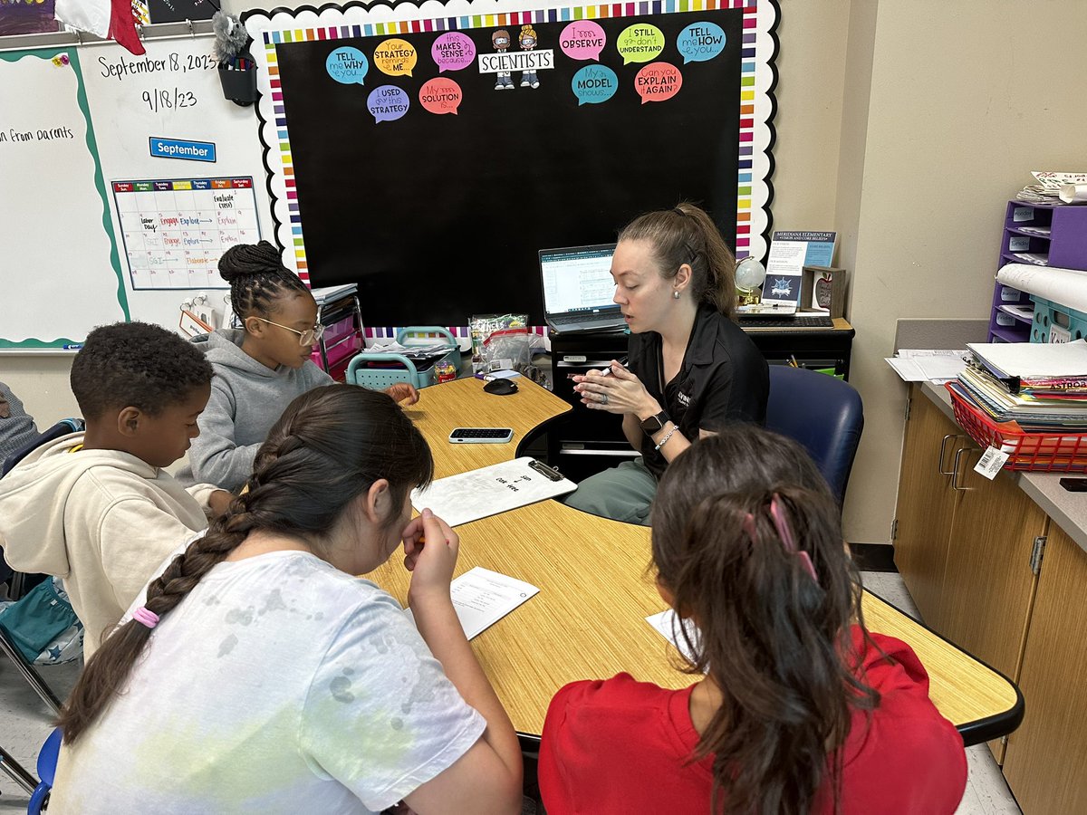 Mrs. Kaye reviewed food webs during Science small group instruction today! #neverstopexploring <a href="/AlvinISD/">Alvin ISD</a>