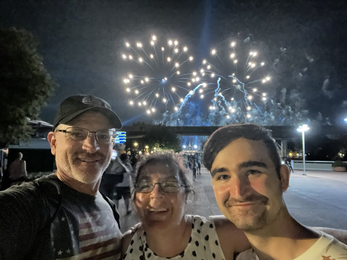 MichaelDBernard's tweet photo. @WaltDisneyWorld #fireworks @DisneyParks #Disney #Disney100 #DisneyParks https://t.co/FpETFyj8Pe
