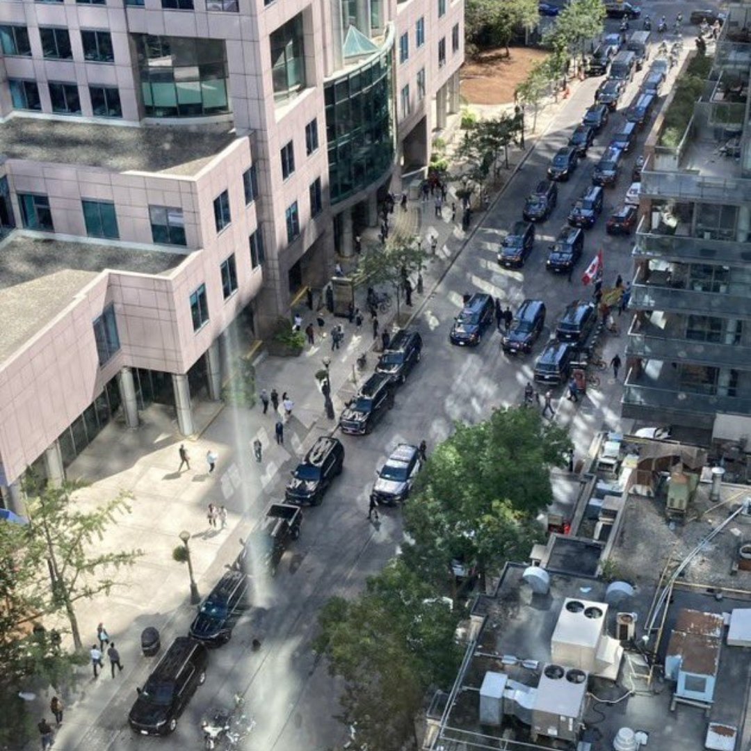 WeAreCanProud's tweet image. Trudeau says Canadians are destroying the environment by heating their homes and driving their cars.

Meanwhile, this is Trudeau's motorcade. 👇