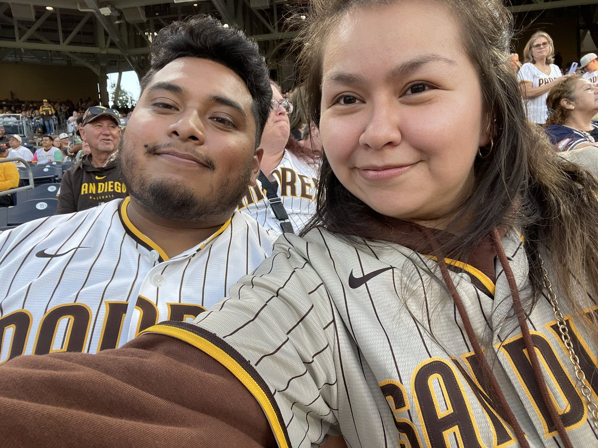 ohSnaps_Wendy's tweet photo. #bringthegold https://t.co/bjjjn2XcrI