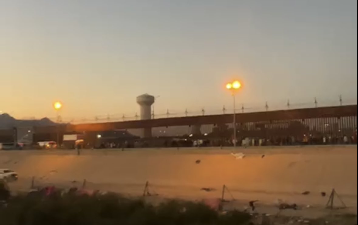AnthonyAguero's tweet photo. 🚨 Happening Now: Cargo operations at the international Bridge of the Americas in #ElPaso #Texas has been shut down, agents pulled off the line to help BP with processing. Currently there are about 1000 illegals at gate 28 along the southern border wall waiting for their van ride in to the states… #OperationBorderWars