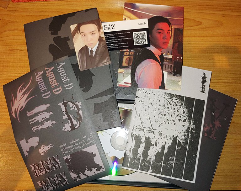 rgoddes's tweet photo. Surprise g/a!

WW, ends Sept 24, 8pm EST.

D-Day Ver 1, open/incomplete - missing random PC &amp; Scanimation card

Includes CD, 1 PC, postcard, poster, sticker set, lyric book, book, box

- Like/RT (required)
- Reply w/fave Yoongi pic (required)
- Follow if you want (not required) https://t.co/y5UegCcgDs