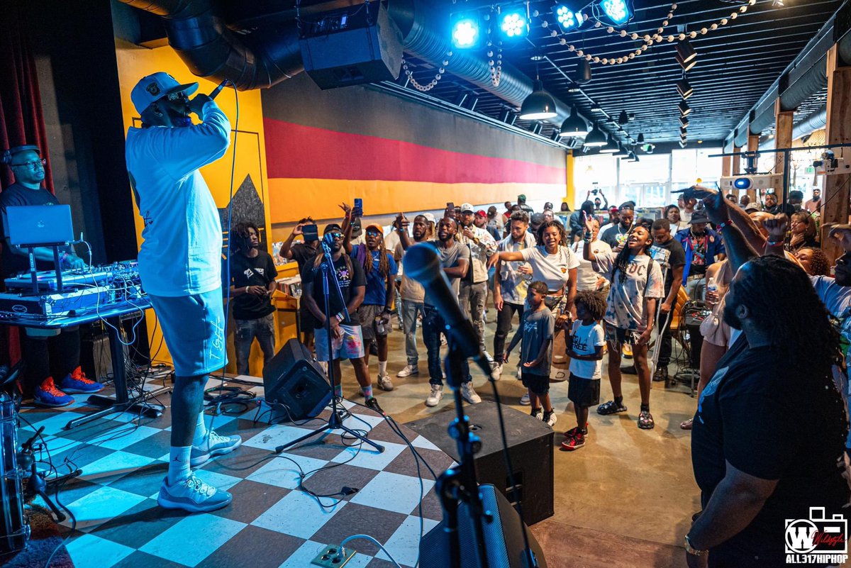 iamtgifree's tweet photo. Shout out to @chreeceaf for having me ๐ช๐พ๐ฏ #UvT #TGIFREE https://t.co/cJsIo35uT6