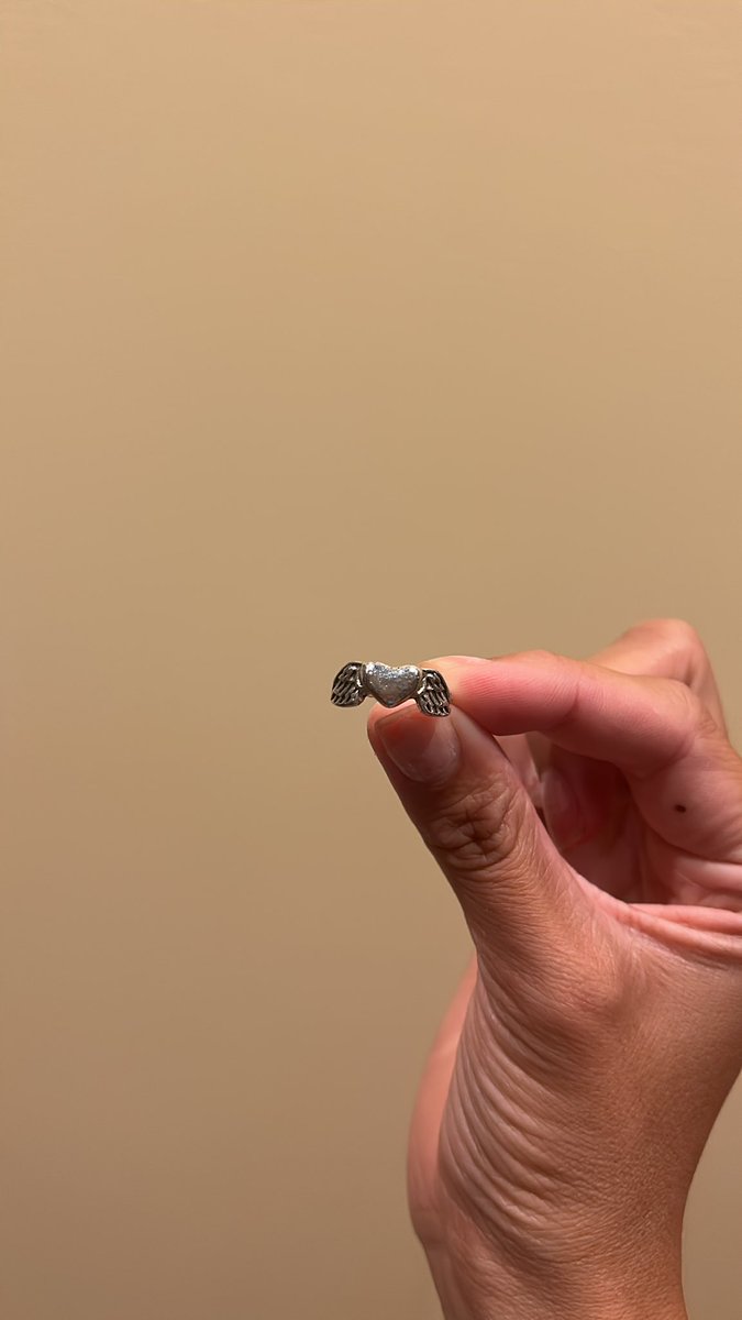 JamieVogie's tweet photo. Found this ring at @RiotFest. Help me find the owner. #RiotFest2023 #RiotFest https://t.co/IieuhVYpuq