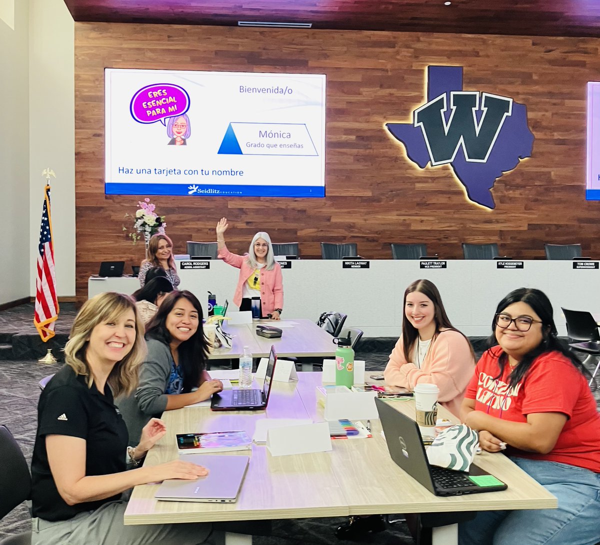 Got to see my colleagues  in @WillisSchools! @Seidlitz_Ed Heard great things about this session from today's participants! Value your gift of #bilingualism! 
@DRMLARA @elisewhitediaz 
#tomalapalabra