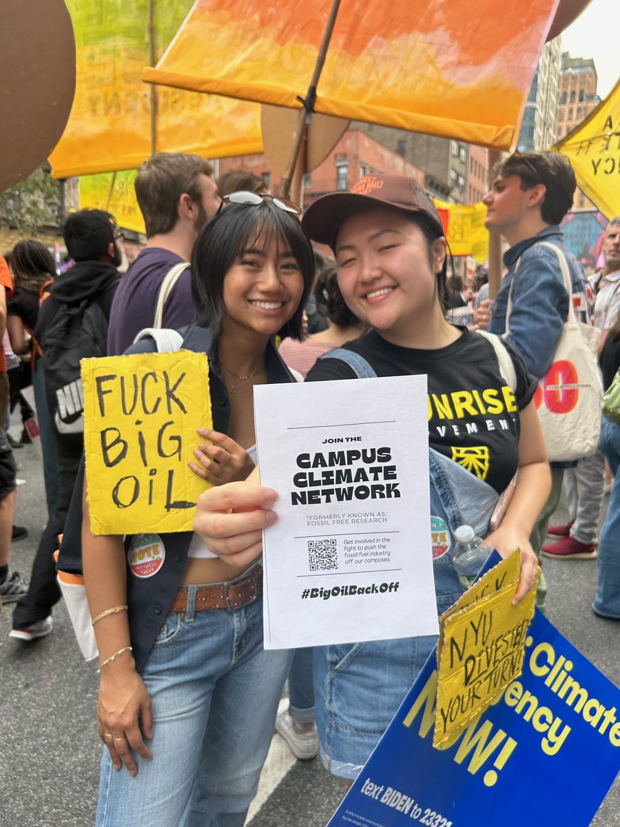 cclimatenetwork's tweet photo. Yesterday 75,000 of us marched to demand that Biden end the era of fossil fuels. Our coalition came out in hordes to march, chant, and rally together in this new era for the student climate movement 💚 #wearesoooback https://t.co/SZIQ0PbUwg