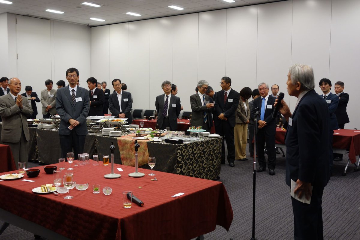 cssj_Kansai's tweet photo. カウントダウン6　2018（設立45年目)  
役員改選の年、第23期は三菱電機横山彰一氏が支部長に。11月9日にグランフロント大阪で関西支部45周年記念講演会を開催。参加者61名。大型ヘリカル核融合、超電導線材開発、超電導マグネット応用に関する３件の講演と懇親会があった。#低温工学 #超伝導 #超電導 https://t.co/VVnlzj9Z0r