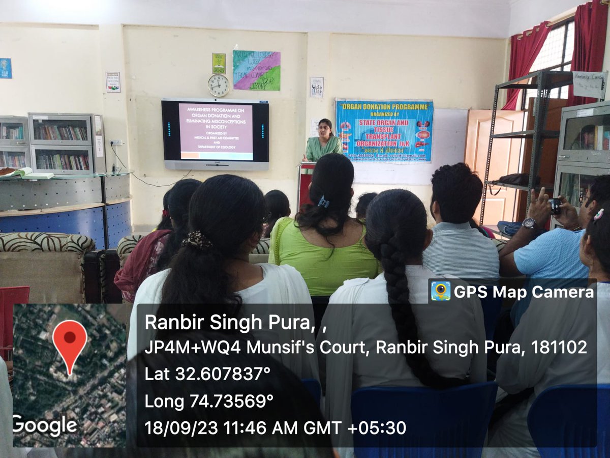 GDC_RS_Pura_NCC's tweet photo. 2 J&amp;K Girls Bn NCC, Jammu of GDC RS Pura organized a visit to the Savitri Bai Phule Library and Reading Room. The event was organized under the patronage of worthy principal Prof Rajni Bhagat and supervision of Lt. Shaveta Chowdhary ANO NCC .As part of Gandhi Jayanti Celebrations https://t.co/SfIKBmPuNJ