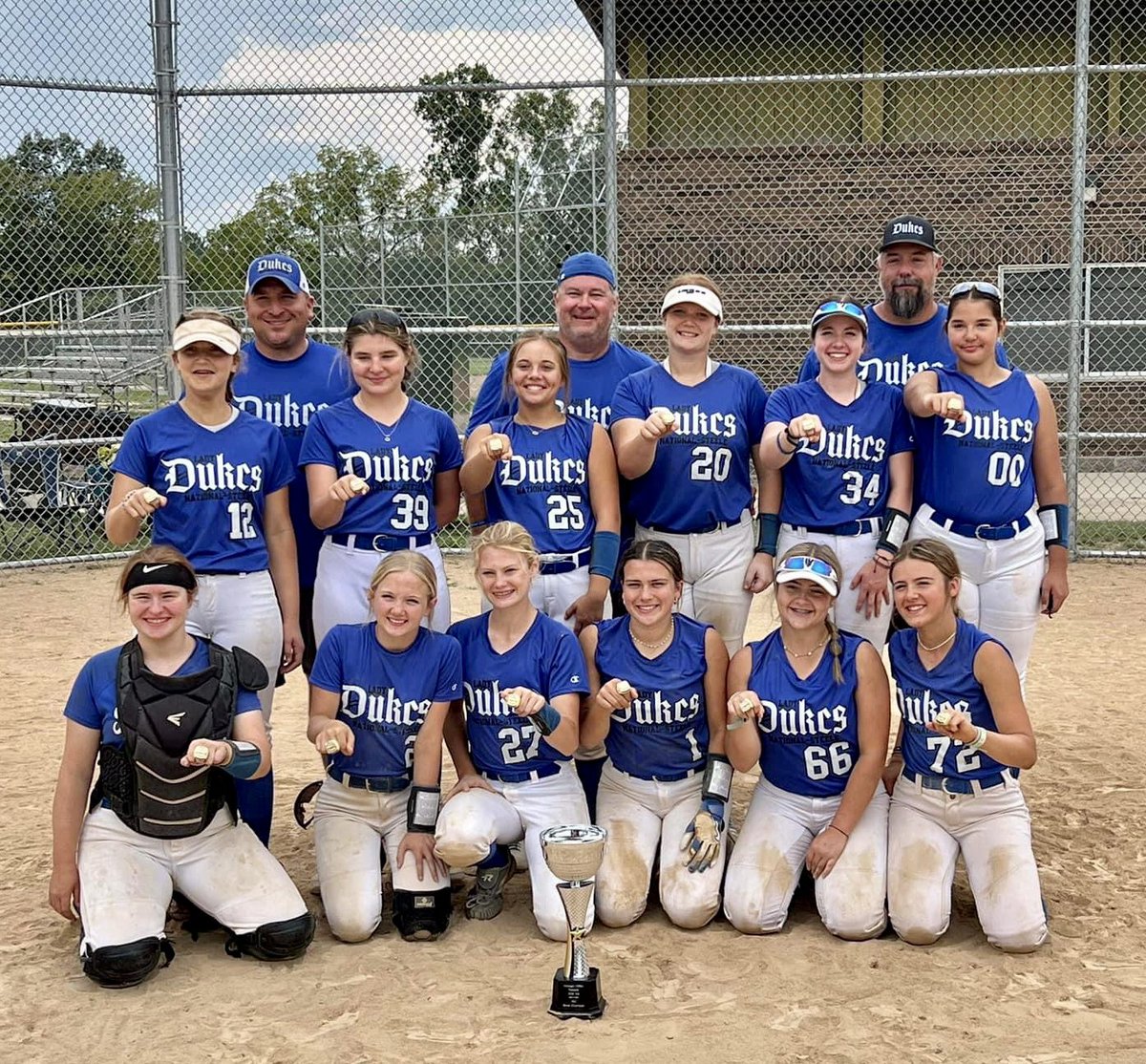 CaraSteele2027's tweet photo. I had an amazing weekend with my team. We are USSSA 14A Fall State Champions! We won as a team. I did have a pretty good weekend. I batted .556 with 8 RBIs and 6 steals. Love my teammates! @ExtraInningSB @LegacyLegendsS1 @CoachFentonBG @svsu_ryan @CoachDot_LU @DukesNational https://t.co/bG7ZcxGSkp
