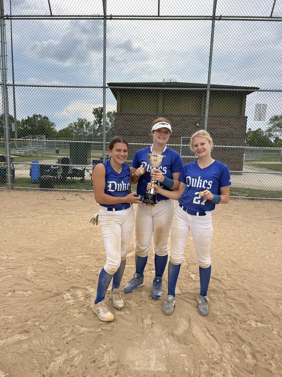 CaraSteele2027's tweet photo. I had an amazing weekend with my team. We are USSSA 14A Fall State Champions! We won as a team. I did have a pretty good weekend. I batted .556 with 8 RBIs and 6 steals. Love my teammates! @ExtraInningSB @LegacyLegendsS1 @CoachFentonBG @svsu_ryan @CoachDot_LU @DukesNational https://t.co/bG7ZcxGSkp