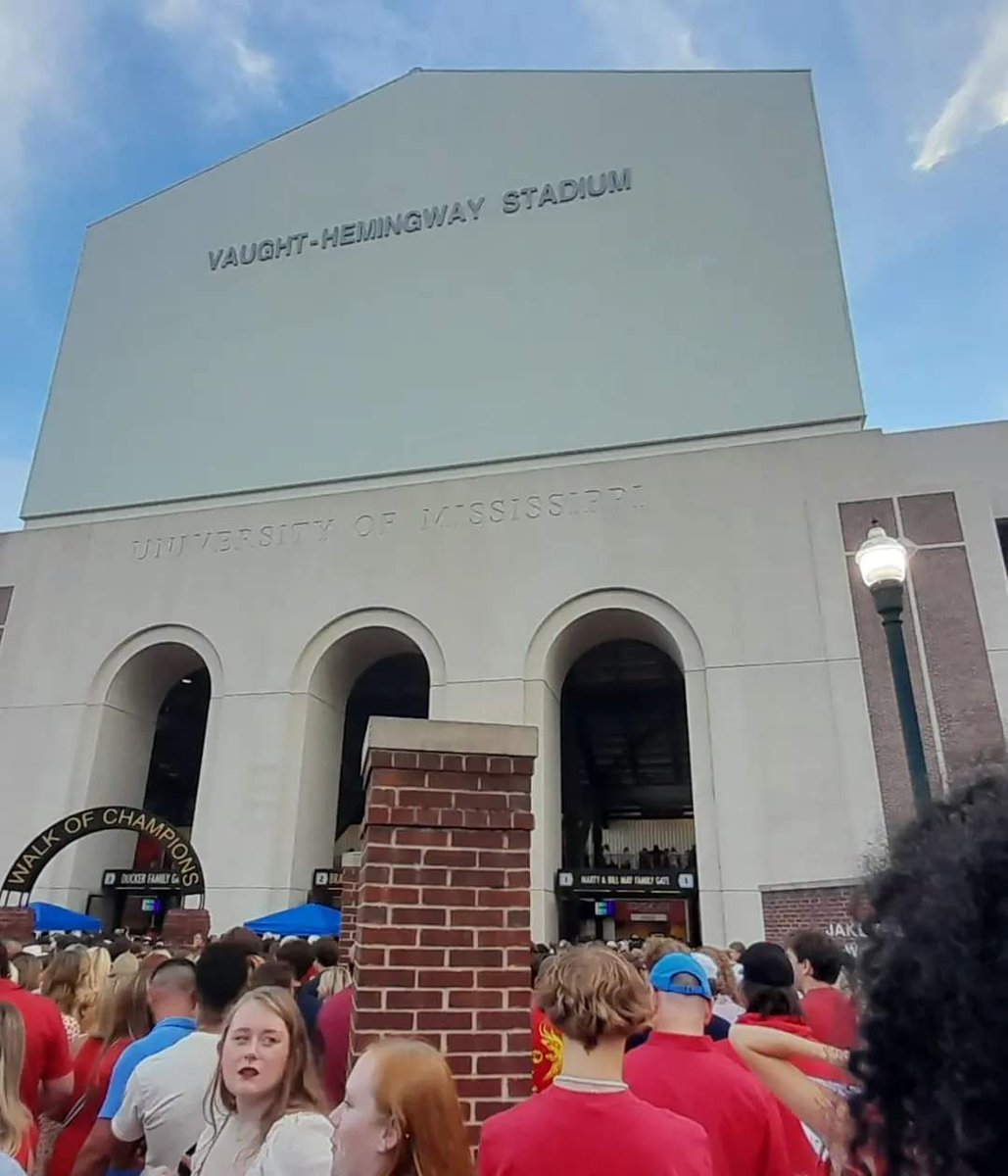 MsChiTwnFinest's tweet photo. Nothing like good ol' family fun enjoying a good OLE MISS tailgate experience 🏈  @OleMiss https://t.co/NHAcR1xZyU