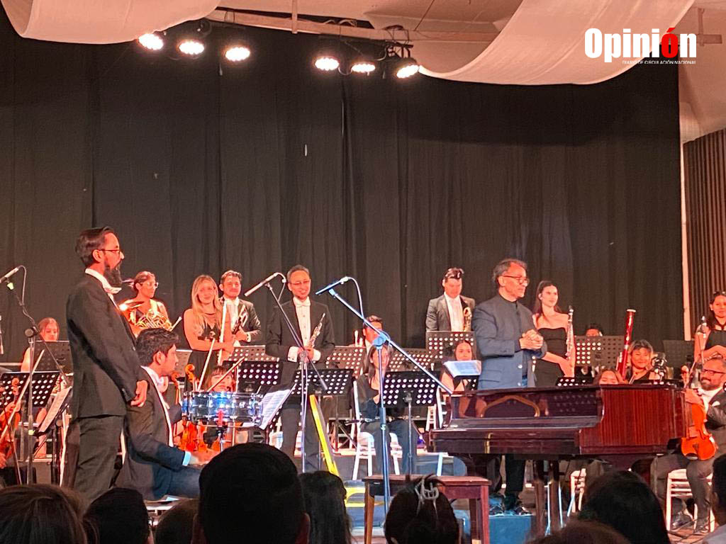Opinion_Bolivia's tweet photo. El reconocido Trío Apolo celebra su aniversario número 25 con dos conciertos realizados junto a la Orquesta Filarmónica de Cochabamba, ocasión en la cual se estrenará “Apologías”, obra compuesta por Luis Moya Salguero.
🌐 https://t.co/3najLto7pi
📷 Brenda Molina | Diario OPINIÓN https://t.co/mGtPnRibC4