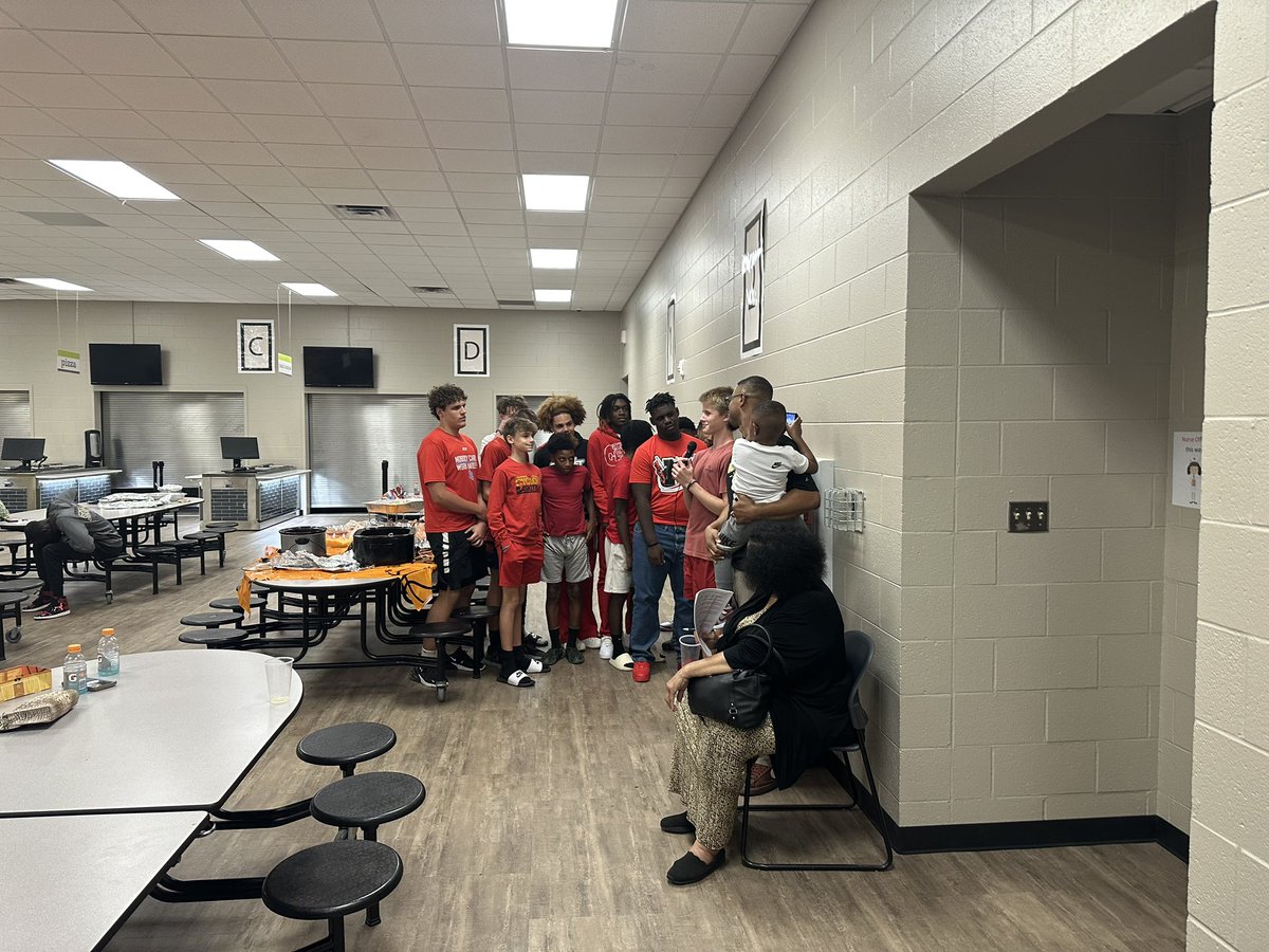 macarthur_bball's tweet photo. Thank you to all the Parents and Guardians who attended our Introductory Meeting. The event was a success! Looking forward to a great season! #OTR  #TeamMac https://t.co/D3cd1iTc16