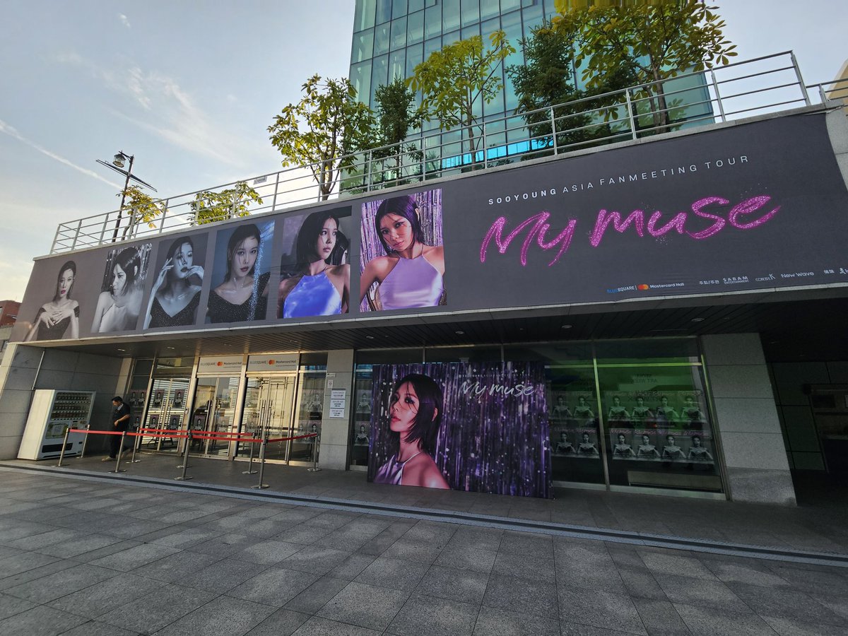 SoshiMoomoo39's tweet photo. Late post but still, what an experience that was! Sooyoung was really funny 😆 I had a blast!

#GG4EVA
#SNSD
#Sooyoung
#MyMuse https://t.co/fDLiRZHtZ0