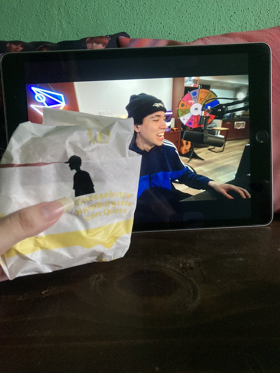 krissly261's tweet photo. dos combo spreen para ver el stream <33 https://t.co/gcd0yCnmdL