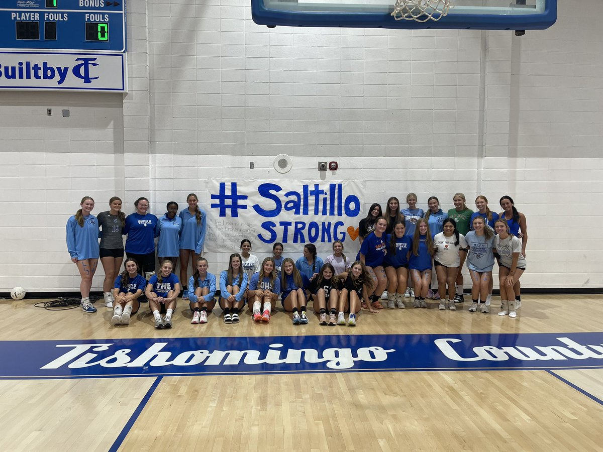SaltilloVolley1's tweet photo. Tough loss on the road tonight, but what an amazing group of young ladies and the effort was tremendous! Not many teams would choose to do what you all have done the last few days!!!! Big Thanks to Tishomingo County for your support and care and we felt it!!! Thanks from us!!!! https://t.co/eoztjFlZps