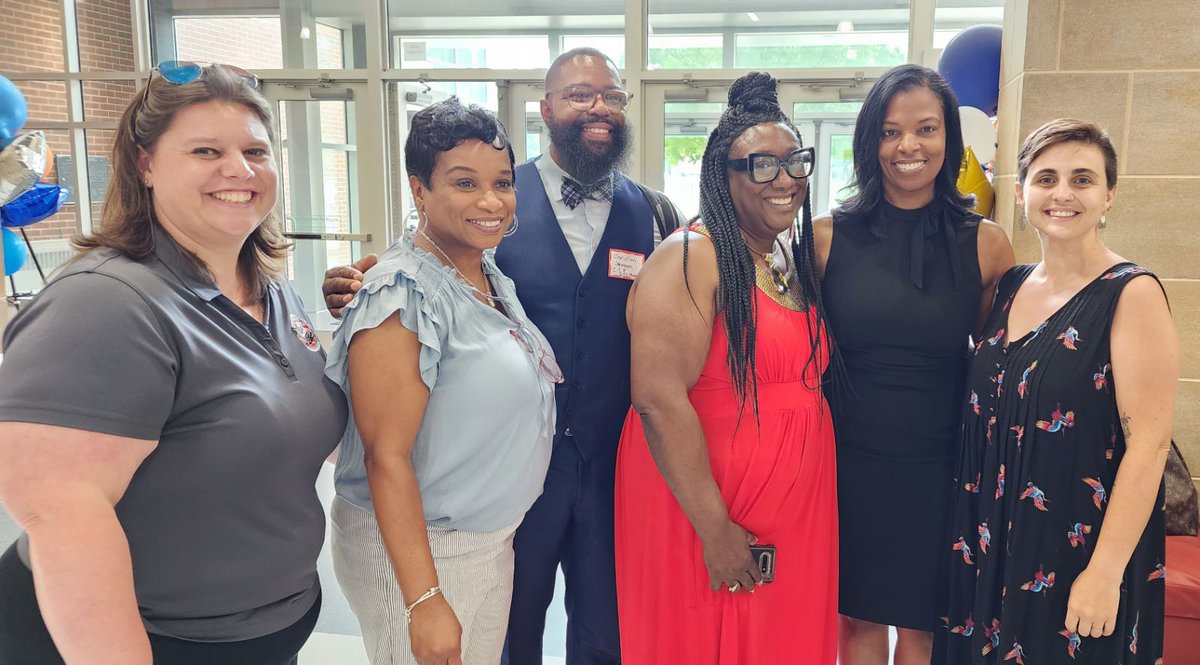 AWashington_RP's tweet photo. Shout out to All the BCPS Community School Facilitators. We are constantly working for our familes, Scholars, and Stakeholders to promote positive, equitable, and sustainable outcomes needed to thrive. #Wearehereforit 
#180DayOfJoy 
@DeepCreekMSOne 
@BCPS_OSC 
@CommSchools https://t.co/5eEWLuaxOA