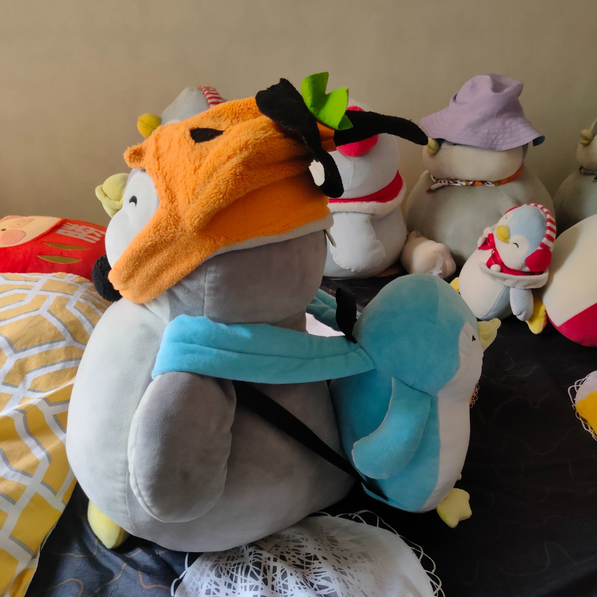 ChubbyPingu's tweet photo. It was my Mama Pingu's birthday last Sunday but I was the one who received a gift. Swipe left! 🤭🐧❤️ off to buy some snacks 🤔 #penguins #chubbypingu #cute #cutepenguin #pingu #fat #penguinplushie #penguinplush #penguin #plushie https://t.co/MXpeuiGnlC
