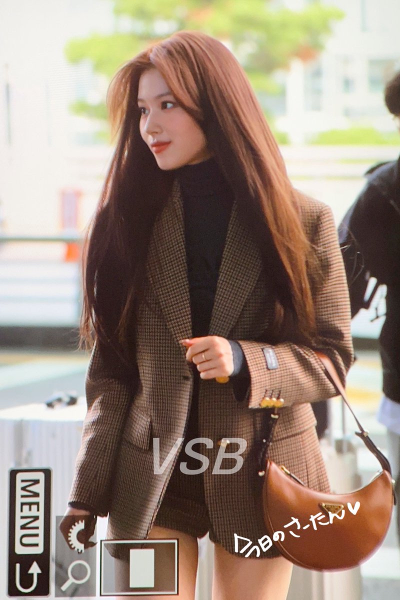 VSB_1229's tweet photo. 230919 ICN

가을가을🍂🤎

#트와이스 #TWICE #사나 #SANA #サナ https://t.co/EA1pTK5ieQ