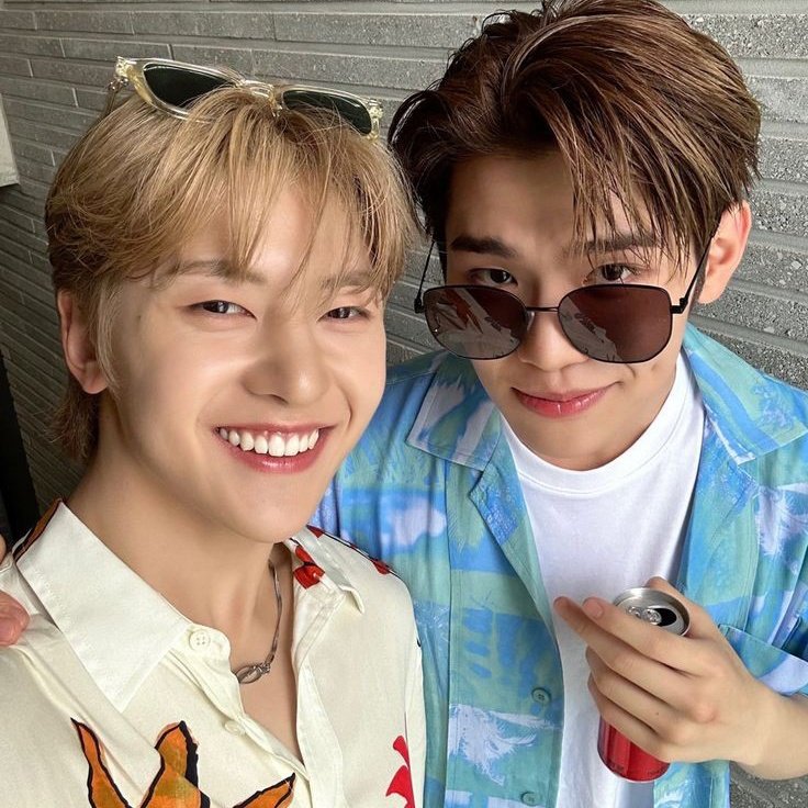 archivetaerae's tweet photo. taerae with his brothers🤍 https://t.co/WOR31bssnl