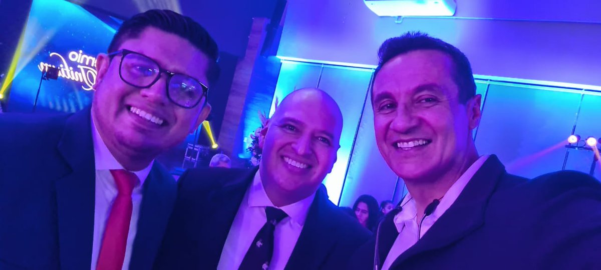 cristinaq's tweet photo. Gracias a la @UPeUOficial por la invitación al #PremioInitium. La excelencia y la integridad son base de una formación universitaria. 

p.d. Me gustó ver a @MartinSaldanaD el Gerente General de #ProductosUNION una marca muy querida para @consumer_truth https://t.co/IXZKKnfgUr