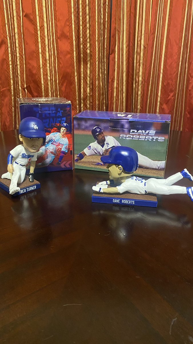 DodgerFanWeekly's tweet photo. Don’t let this opportunity SLIDE by! 
Roberts and Turner sliding bobbleheads! 
⚾️
One fan wins both!  😃
⚾️
To enter all you have to do is RETWEET and FOLLOW us. 
⚾️
Winner announced after the Giants series. 9/25
⚾️
Go #Dodgers #HereToPlay https://t.co/fZgI5M7Un7