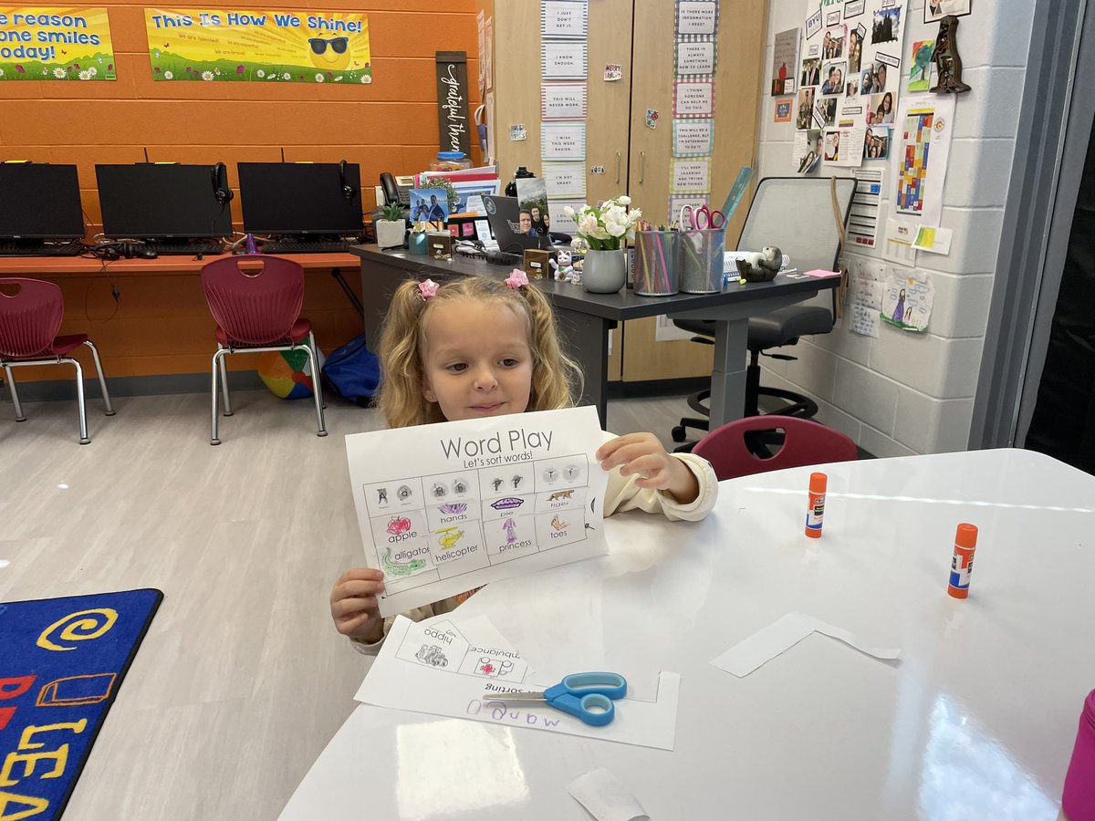 A sweet friend helping her friends identify the letters and where they go. 🦦🙂❤️ #otterlyAwesone #PlainviewElementary #More2SeeInYear3