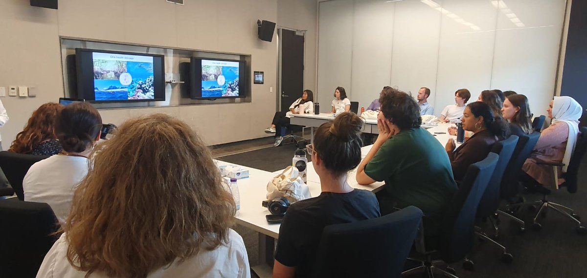 MMicrobiomesLab's tweet photo. Thrilled that our postdoc @ErikaPSantoro represented the #MMicrobiomesLab with a panel of students from #OregonUniversity visiting #KAUST to learn about #STEM and how to #communicateresearch! Effectively communicating science is essential for inspiring future scientists! https://t.co/JhS9oy0peK