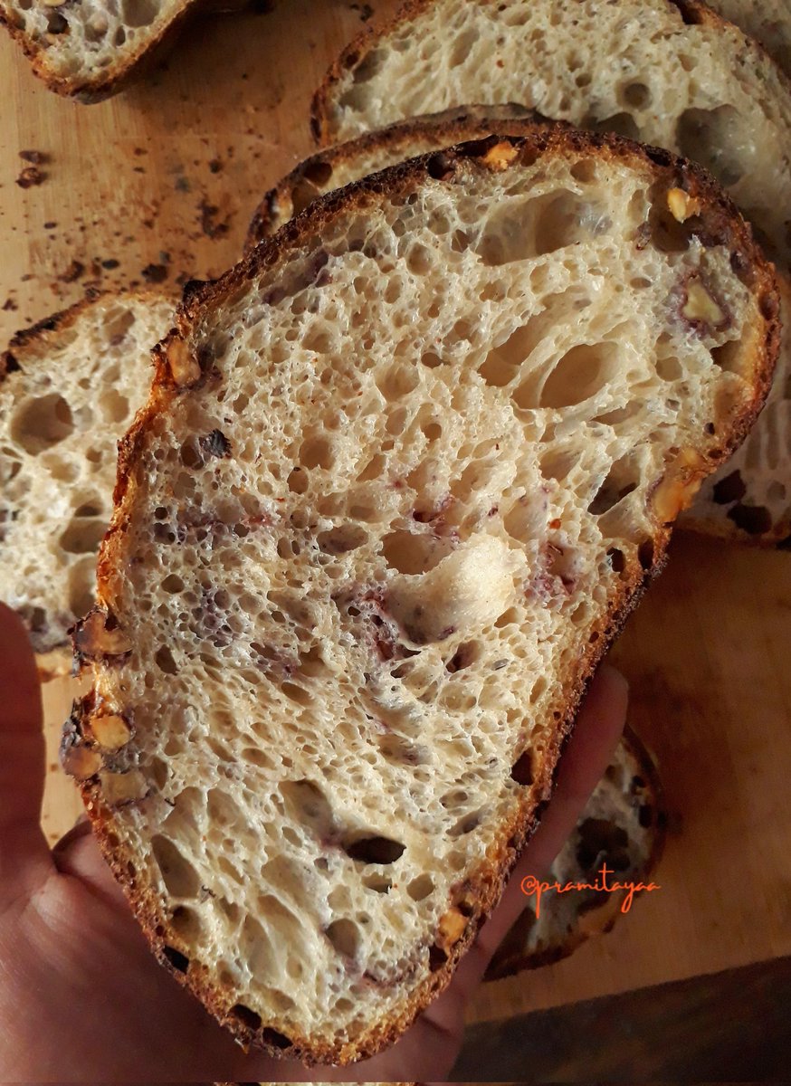 pramitayaa's tweet photo. Brp lama sih proofing adonan roti?
30 menit, 45 menit, 1 jam?
Knp tiap resep beda2 durasi proofing-nya ya?
Jawabannya, GAK ADA waktu pasti brp lama roti hrs di proofing krn durasinya bergantung pada:
1. Suhu
2. Jumlah ragi yg dipakai
3. Jenis tepung yg dipakai
#tipsmita https://t.co/2qvfgezlst