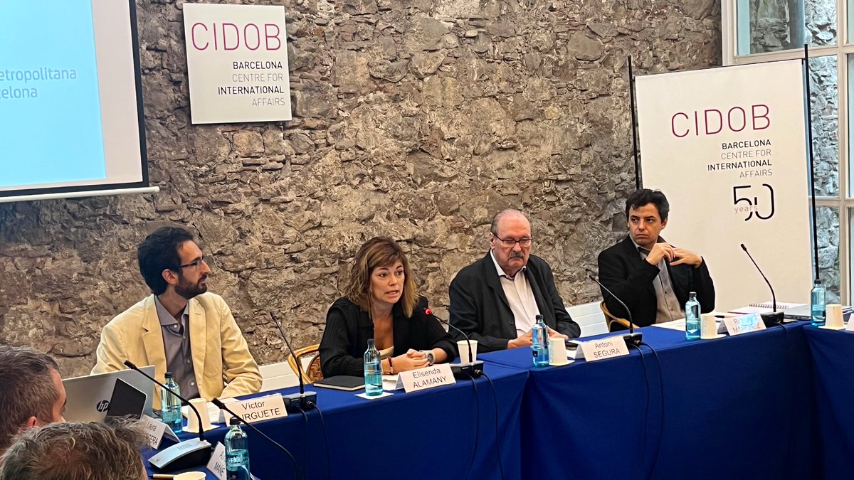 CidobBarcelona's tweet photo. Avui al CIDOB, @Elisendalamany inaugura un nou seminari sobre prospectiva energètica, organitzat amb el suport de @Coopr_InterAMB: “Les institucions han de saber anticipar-se, llegir el futur per aportar certeses a la ciutadania en el present”
🔗https://t.co/HysjgR6Uvb https://t.co/Ddtt6yyzA1