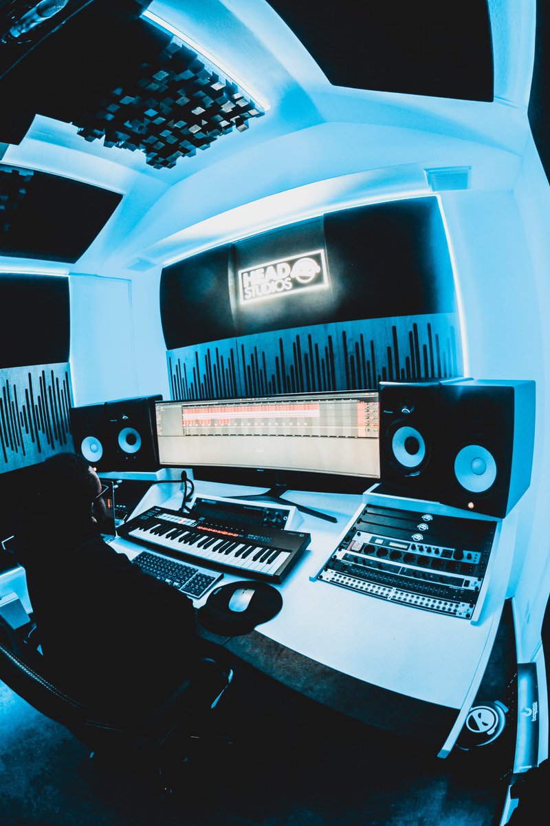 EDDYBLA26820469's tweet photo. *SNIFF SNIFF*
Do you smell that? π€
Yup, exactly: Iβm cooking some crazy sh** in the studio!!! π€ͺπ
Even because ADE is comingβ¦πβ€οΈπ³π±
#HeadStudios #EddyBlack #BassHouse #dj #producer #NewMusic #studiotime https://t.co/ADOwFaSs9f