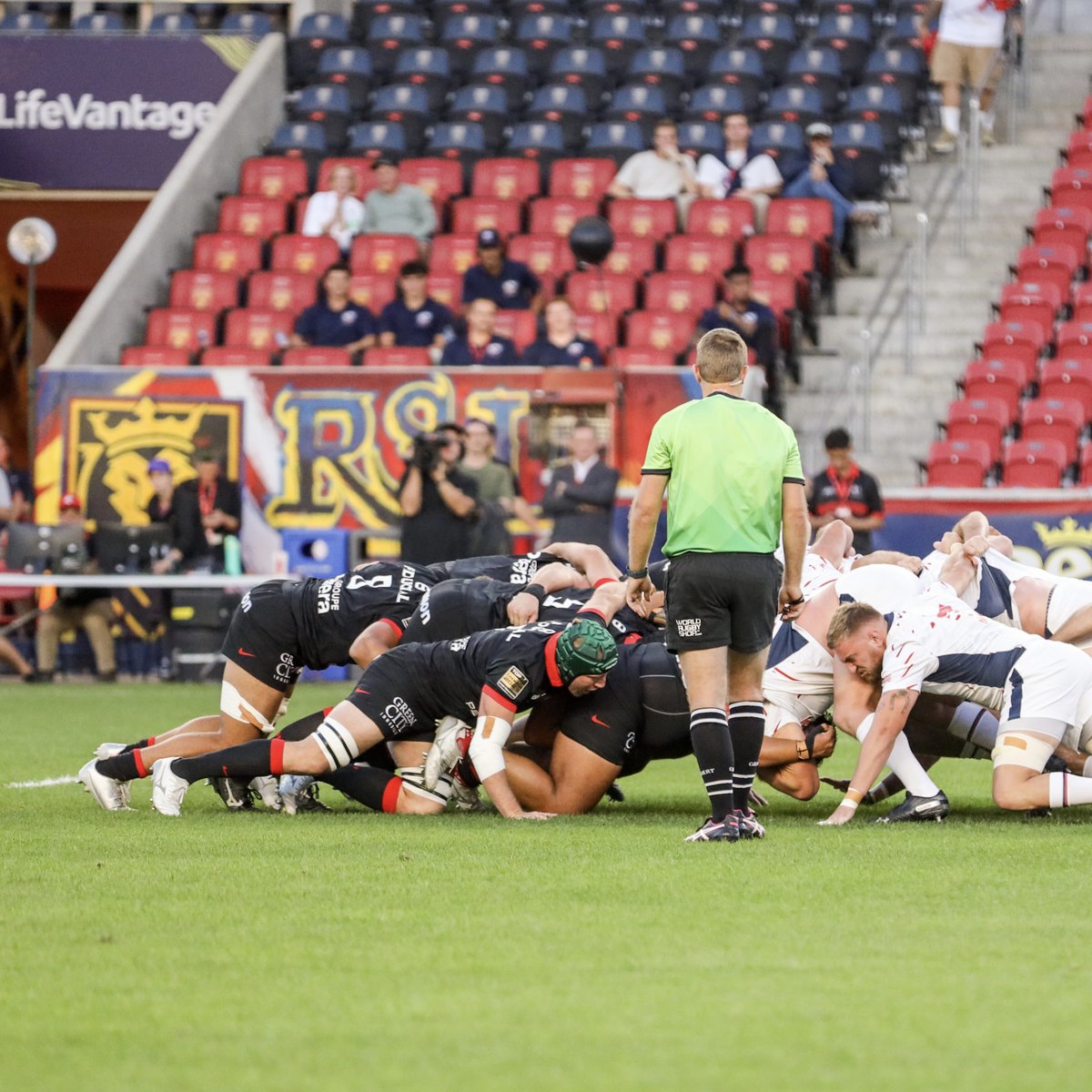 StadeToulousain's tweet photo. 🇺🇸 USA 🤝 Stade Toulousain 🔴⚫

Quel privilège d'avoir pu jouer face aux @USARugby 🙌

#STinUSA @utwarriorsrugby @rugby_alliance @Oval3_game