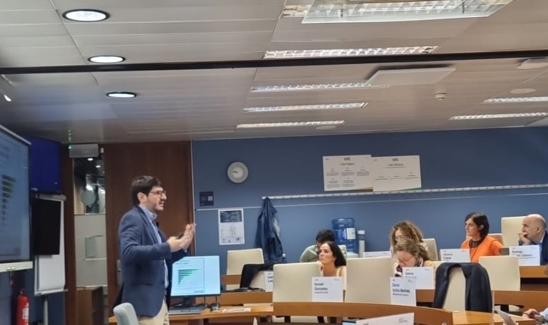 ideograma's tweet image. En esta nueva edición del Máster en Dirección Pública de @ESADE #EMPA-Executive Master in Public Administration, una parte del equipo de Ideograma participa con distintas sesiones dentro del módulo sobre comunicación pública.

🗣️ Es el turno ahora de @SantiagoCastelo.