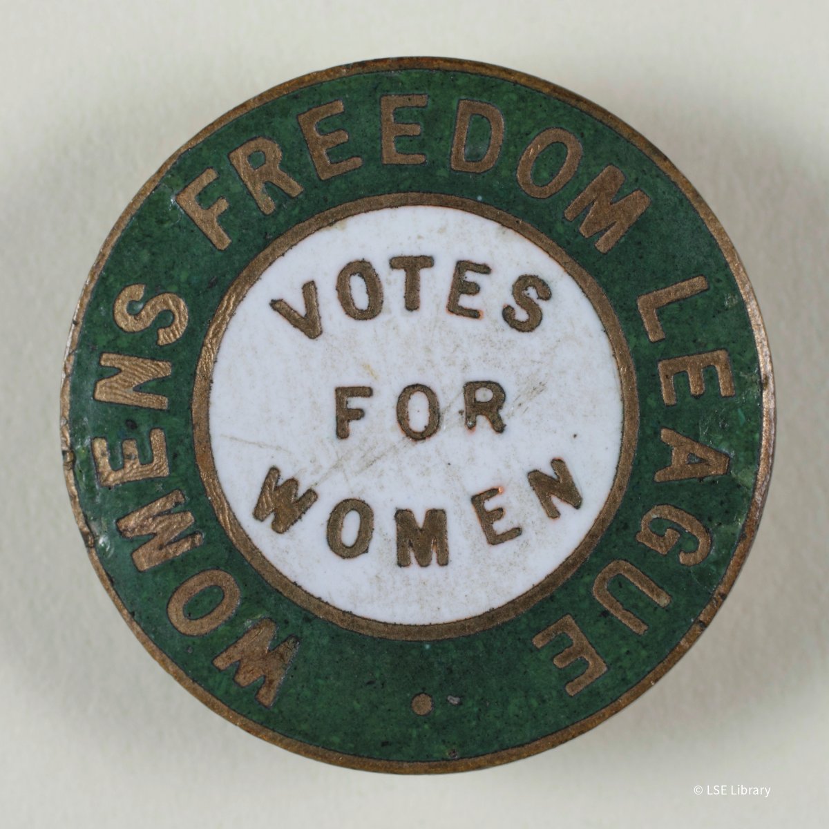 🔵 The WFL were a suffragist and equal rights campaigning organisation that aimed to secure total emancipation for women.

Their 1908 motto ‘Dare to be Free’ was coined in this building. They worked relentlessly in their campaign and led the way in the 1911 census boycott. 💪