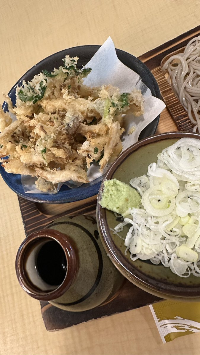 kj_yama_san's tweet photo. Autumn scent #Mushrooms #Chestnuts #Kakiage #Tempura #Tsuketensoba #Ajinatoan #Mainten
ランチ 秋の香 #きのこと#栗の #かき揚げ #天ぷら #つけ天蕎麦 #味奈登庵 #総本店 https://t.co/r10il4zLmC