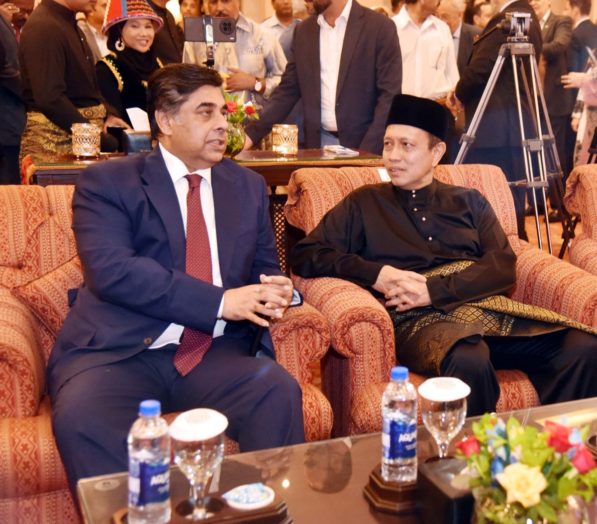 mincompk's tweet photo. 🇵🇰🇲🇾 Celebrating Strong Bilateral Ties! Commerce Minister, Dr. Gohar Ejaz, honored as Chief Guest at 66th National Day &amp; 90th Armed Forces Day of Malaysia, hosted by H.E. Mohammad Azhar Mazlan, Malaysian Ambassador.

#PakistanMalaysia #TradeRelations https://t.co/rNoTzUYmNv