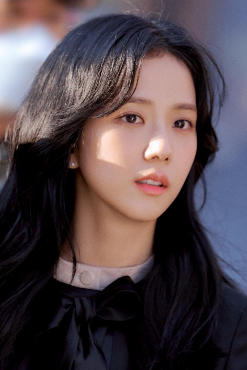 BabyBlack_twt's tweet photo. “#JISOO จะเป็นนักแสดงรับเชิญในภาพยนตร์เรื่อง  'Dr. Cheon and Lost Talisman'”

- จีซูจะรับบทเป็นเทพธิดาโบราณตามความเชื่อดั้งเดิมของเกาหลี
- ผู้กำกับอธิบายว่า “ในขณะที่ผมกําลังมองหานักแสดงที่เหมาะกับภาพลักษณ์เทพธิดา ผมก็นึกถึงจีซูหลังจากดูละครเรื่อง ‘Snow Drop’ ครับ”

#BLACKPINK https://t.co/3dmzzV3HcY