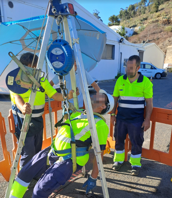 Fotos del simulacro que hemos realizado en #EspaciosConfinados 🥽 🏗️ 
🗓️ En la #SemanaDeLaSeguridadYSaludLaboral 2023
<a href="/Veolia_Es/">Veolia | España</a> reforzamos nuestro compromiso con la  formación de #SSL en #EECC 🕳️
#SeguridadySaludLaboral #PrevenciónDeAccidentes