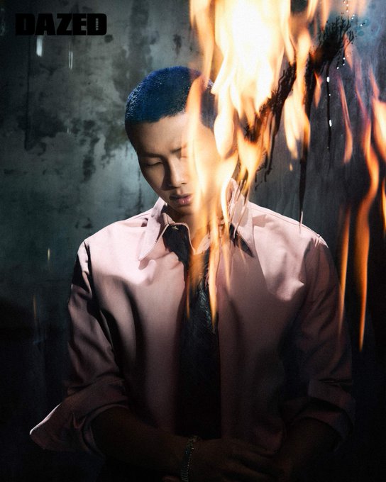 WORLDMUSICAWARD's tweet image. #RM looks so stylish on the cover of #DAZED and talks about his special relationship with #BottegaVeneta in candid interview...👏📸✨💫🔥🌟👑💜
#RM: “When I had a video meeting with creative director Mathieu Blasey, we talked more about art and lifestyle than about fashion.”…