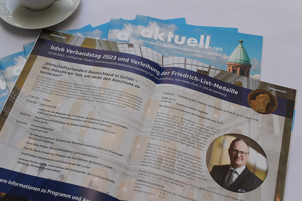 bdvb_ev's tweet image. Der Termin zur Verleihung der List-Medaille an Lars P. Feld sowie unserem bdvb Verbandstag rückt näher. Was Sie erwartet? Freuen Sie sich auf eine anregende Diskussion zum Thema Wirtschaftsstandort Deutschland in Gefahr mit Experten aus Politik und Wirtschaft.
#bdvb #feelbdvb