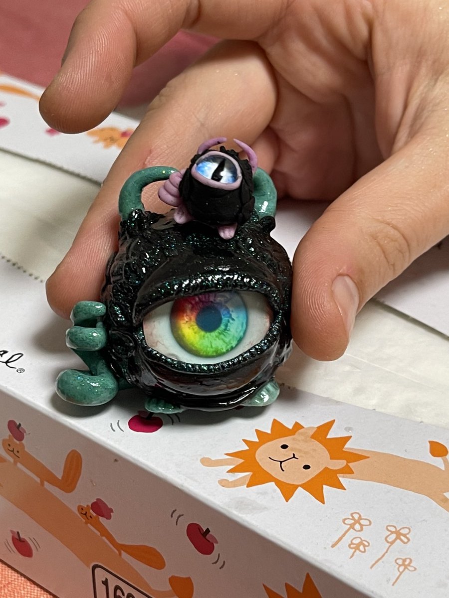 HoppRock_Japan's tweet photo. Frank loves playing with he baby! 😅😍🥰
フランクが赤ちゃんと遊ぶことが大好きです。
#FRANKY #Creativity #Inspiration #charm #mascot #muse #jar #healing #epoxyresin #monstermuse #baby #positivity
#FRANK #art #creativity #clay
#clayart #inspiration #motivation #depression #happy https://t.co/AotO9XvZiC