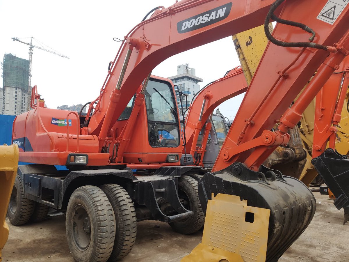 super001204's tweet photo. Doosan all series excavator for sale https://t.co/jCOFOV8qhY