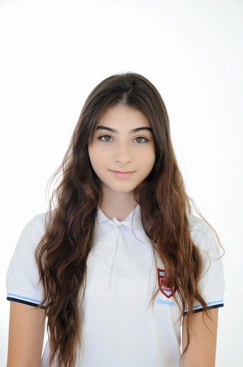 ozandagli78's tweet photo. Bugün okulun ilk günü.  Canlarımı,  kızlarımı okula götürecektim 😢 Az kaldı canlarım. Benim gibi sizde sabredin 😢 Bu ahlaksızlar, allahsızlar hesap verecek.
#isiasortakdavamız https://t.co/ksbUNSDOpR