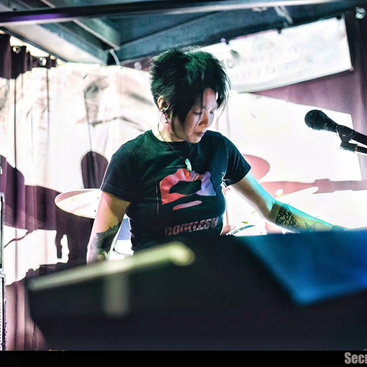 DeadRegister's tweet image. Our 27th day of tour delivers us to Fayetteville, AR to crush w/ Fight Dream &amp;amp; The Salesman @ Smoke and Barrel Tues 0919!
§
#fayetteville #arkansas #doomgaze #gothic #postmetal #postgoth #goth #doom #metal #postrock #synthesizer #piano #rock #heavyrock
📸: @secretplaygroundphoto