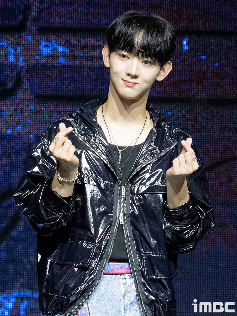 imbcenews's tweet photo. 이븐 유승언, '귀요미 데뷔' #이븐 #EVNNE #타겟미 #TargetME #유승언 [iMBC 직찍 5장]

⬇️Click Plz⬇️
https://t.co/EmcVyVxkif https://t.co/WzfkTL9VeZ