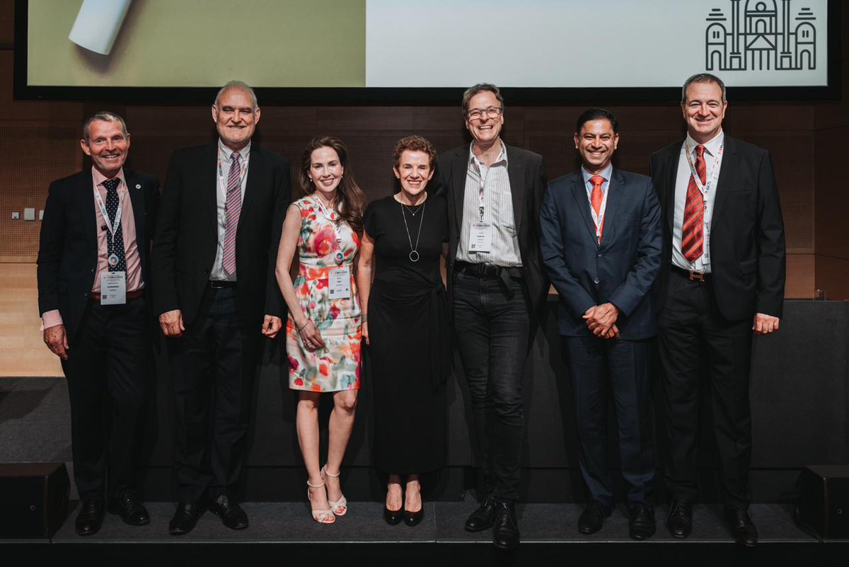 I was honoured to be part of the panel that discussed new advanced technologies in intraocular lenses at the Lunchtime Symposium #ESCRS <a href="/medicontur/">Medicontur</a> @escrs #vienna 
@dralisonchiu @dr_johann_kruger @joaquinfernandezoft #GuadalupeCervantes #KjellGunnarGundersen #DrLaszloKontur