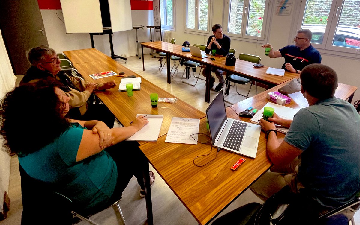 Ce matin, le #CDOS50 est au travail avec <a href="/SDIS50/">Sapeurs-Pompiers 50</a> et <a href="/udsp50/">UDSP50</a> 🚒 👨‍🚒 pour poser les jalons d’une collaboration entre le mouvement sportif de <a href="/LaManche50/">Département de la Manche</a>, pour promouvoir l’engagement volontaire et les gestes qui sauvent 💪👍

#sapeurspompiers #pompiers #formation