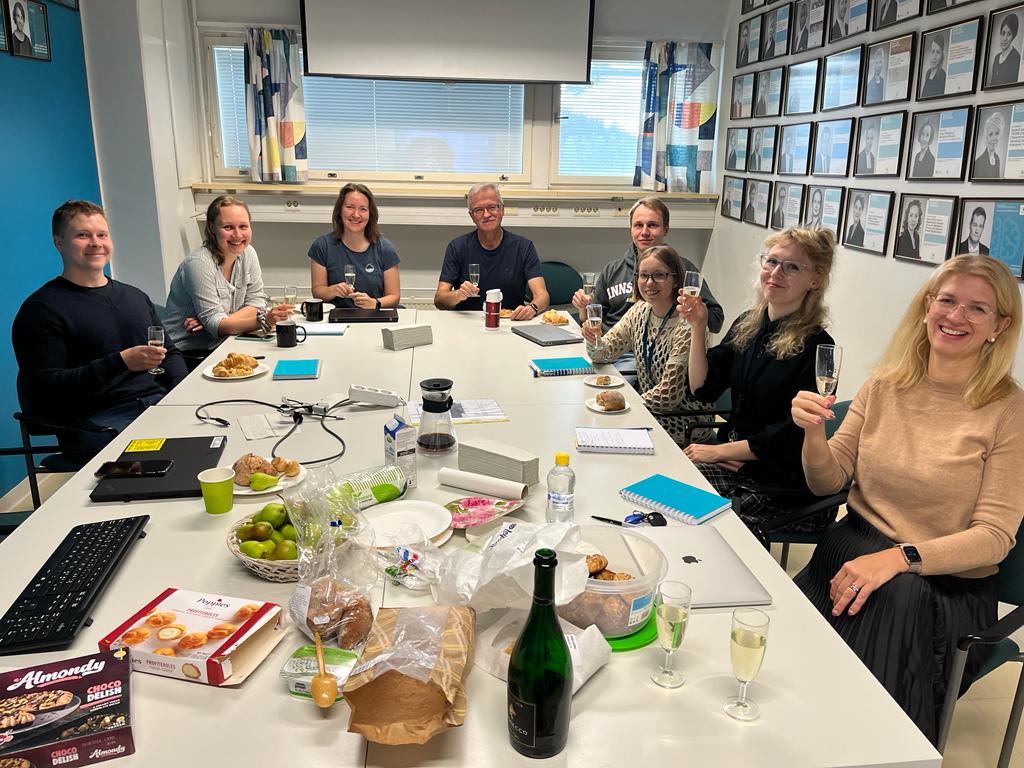 This morning we celebrated @KalvalaSara getting the @UEF_DPMM position! Well-deserved and we are so excited for you 🥳👏🥂 congrats to other applicants on all their hard work. Let's keep funding PhD students to work on their high quality science 💪 @AIV_Institute @UniEastFinland