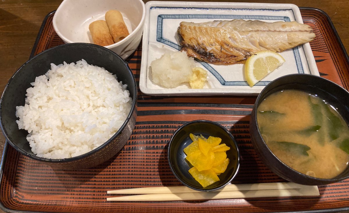 P6qTlm's tweet photo. 太郎さんで塩サバ定食をいただく☺️ https://t.co/f2lBDPv4UC