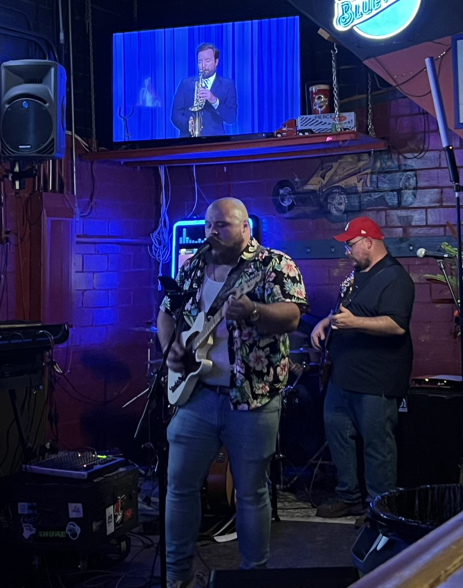 Karadee114's tweet photo. @jimmyfallon  sat in with the band at Fatmans Warehouse tonight! https://t.co/ZKpwRuo6th